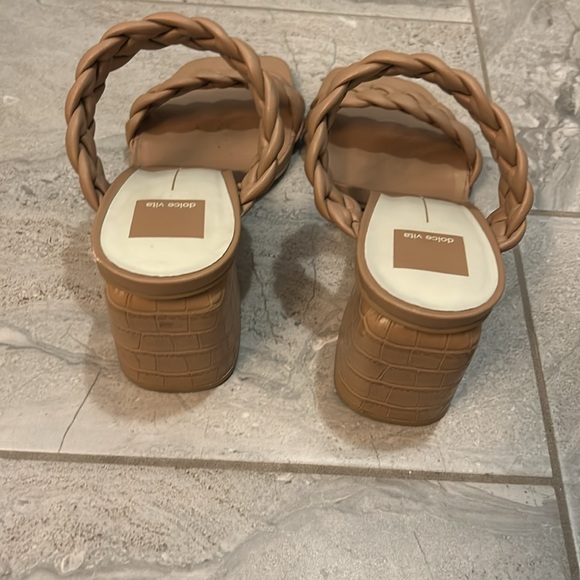 Size 8.5 women’s braided sandal color tan barely worn! - Picture 3 of 5